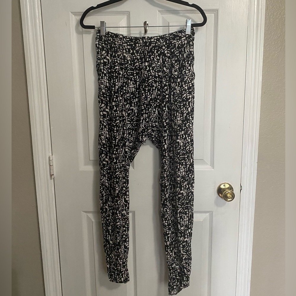 Rachel Roy black & white Printed Pants
